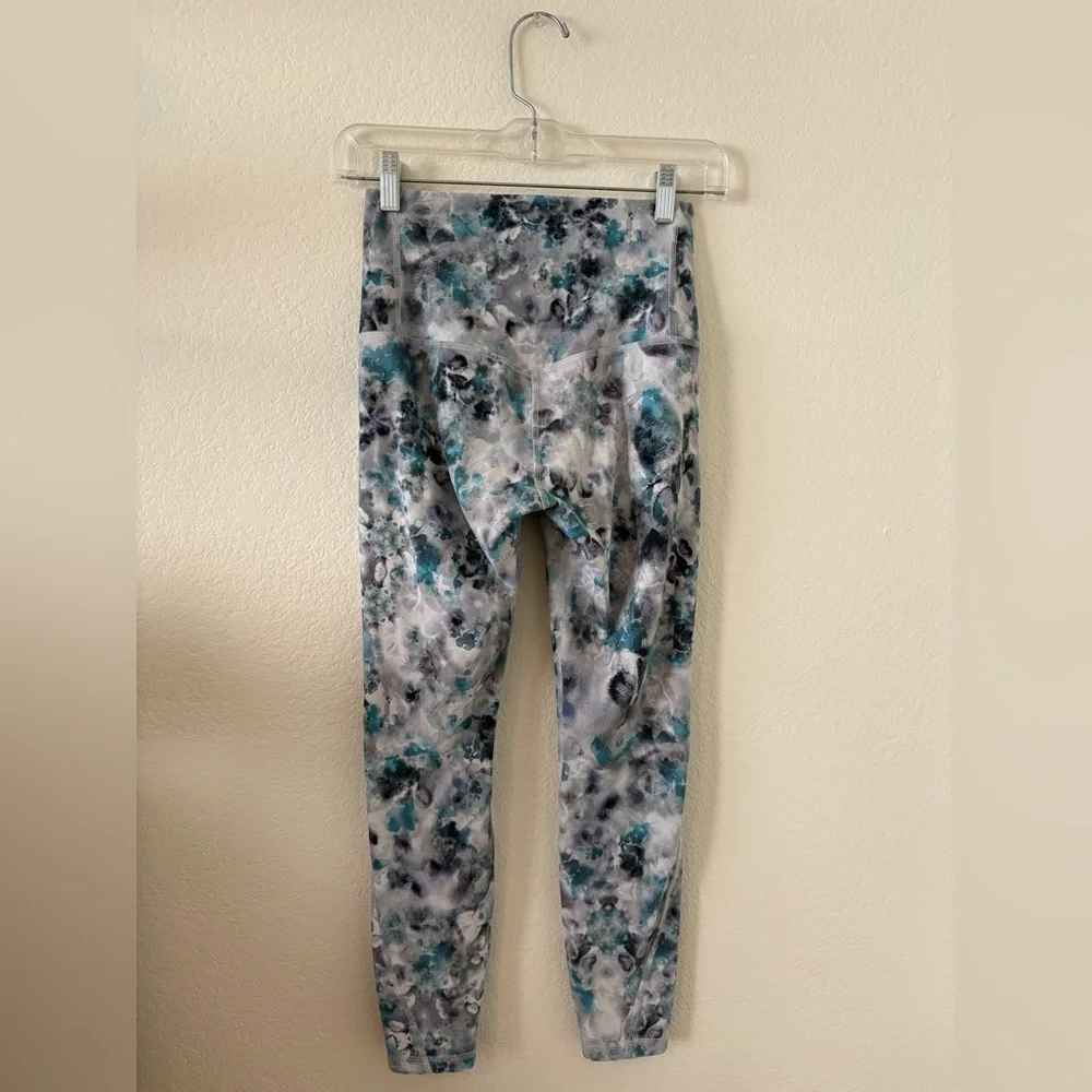 Lululemon Athletica Blue and Gray Printed Leggings